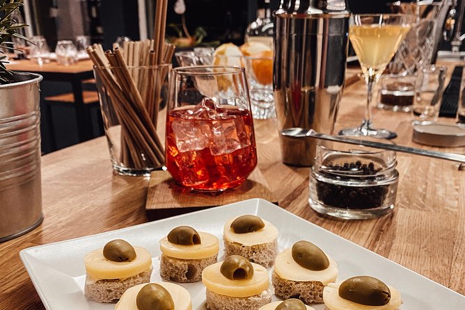 Broken Bones Gin Experience - What happens during the 90-minute visit