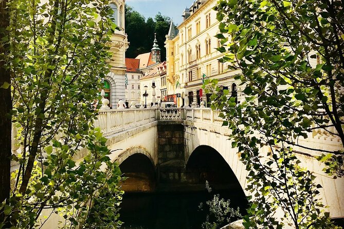 Discover Ljubljana with a local - Seeing the old and new city center