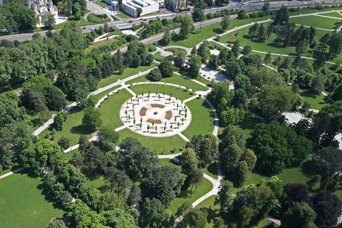 Exploring Ljubljana by Bicycle - The University Botanic Gardens in 15 minutes