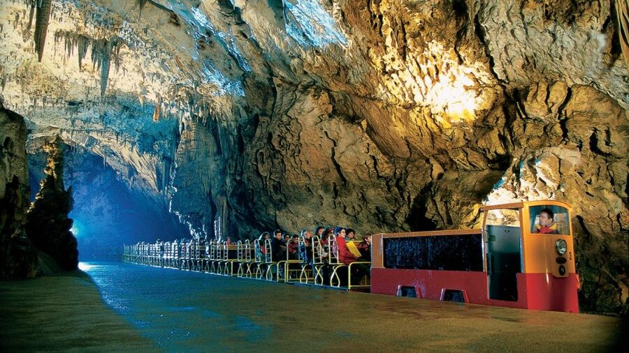 From Koper: Postojna Cave and Predjama Castle Tour - Finding the olm in the cold