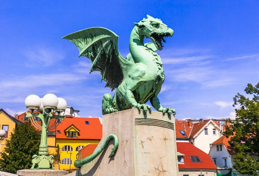 Ljubljana: 2h walking tour with local guide - What the guides do best
