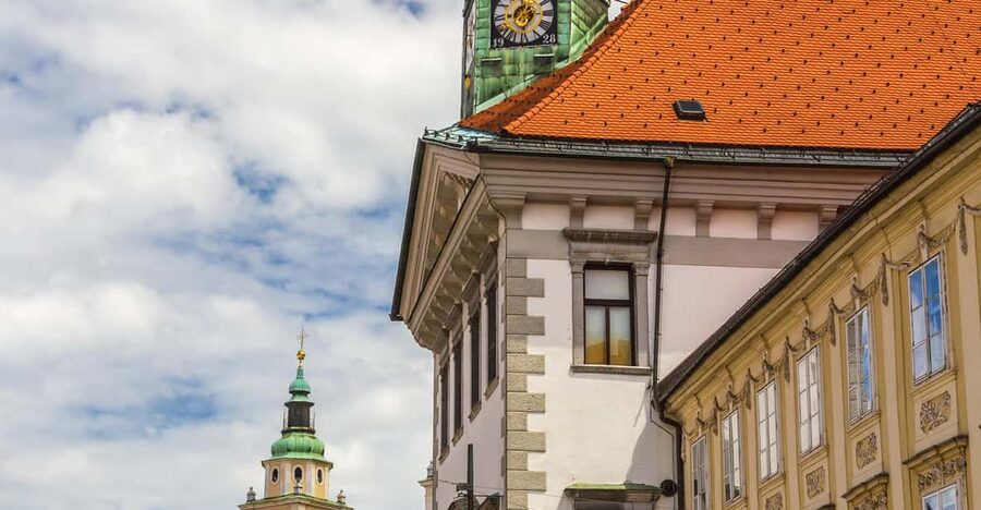 Ljubljana: 2h walking tour with local guide - Starting beneath Prešeren’s gaze