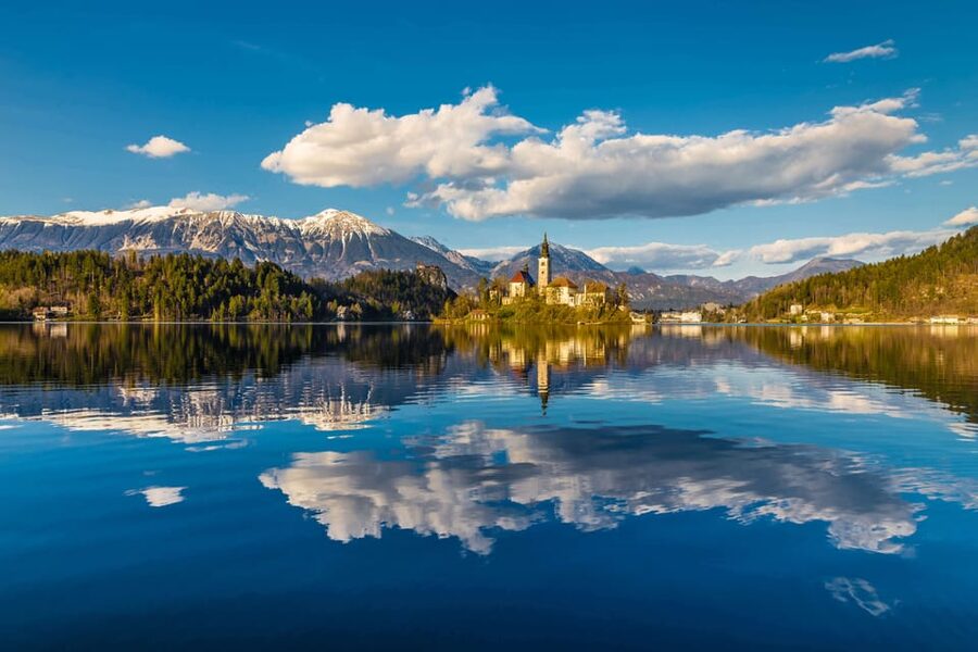 Ljubljana: Lake Bled, Postojna Cave, and Predjama Day Tour - Lake Bled and the traditional pletna boat