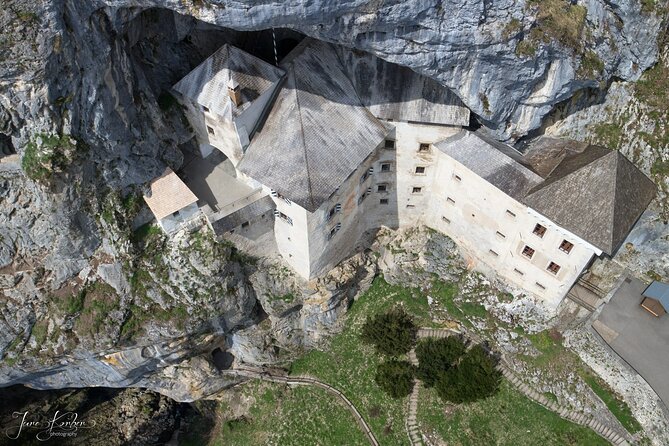 Ljubljana: Postojna cave & Predjama castle small group tour - What the guide adds to the day