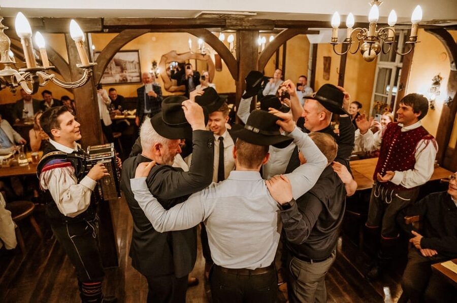 Ljubljana: Traditional Slovenian Dinner and Show - A three-course dinner with a country-style main dish