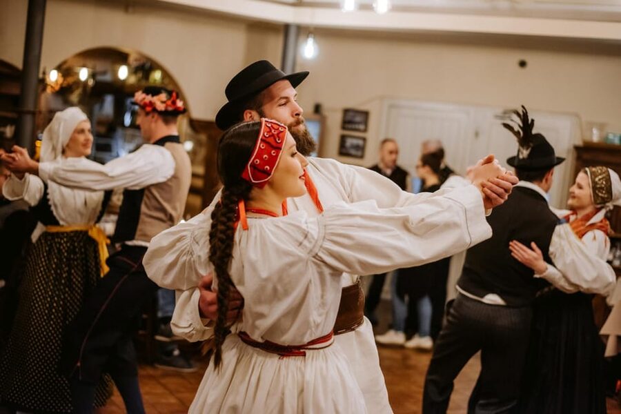 Ljubljana: Traditional Slovenian Dinner and Show - Folk costumes from different Slovenian regions