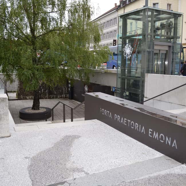 Ljubljana: Wonderful tour fun experience time history - Key points at a glance