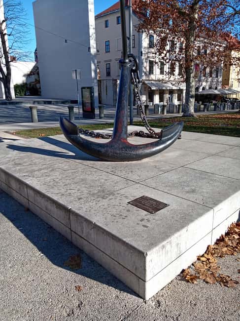 Ljubljana: Wonderful tour fun experience time history - Who should book this Ljubljana walking tour?
