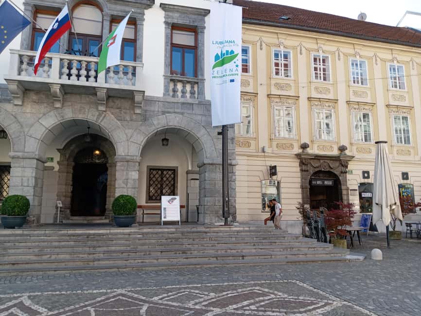 Ljubljana: Wonderful tour fun experience time history - Starting at Emona Ljubljana Gate