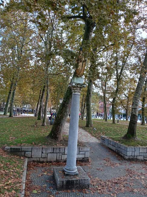 Ljubljana: Wonderful tour fun experience time history - Triple Bridge and Preseren Square