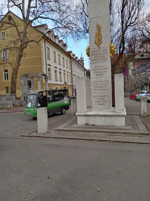 Ljubljana: Wonderful tour fun experience time history - Market Square and the final cathedral stop