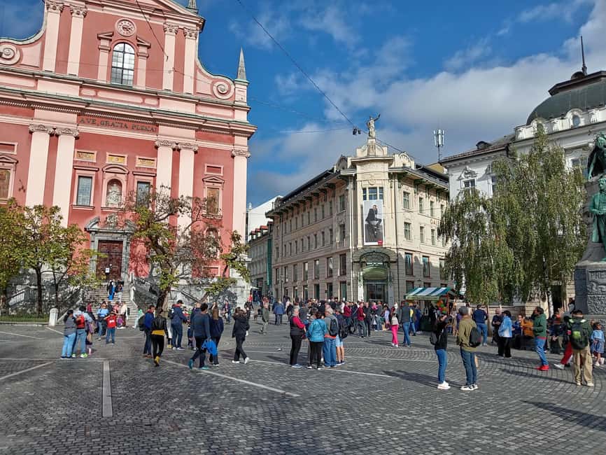 Ljubljana: Wonderful tour fun experience time history - Trg Francoske Revolucije and the first city views