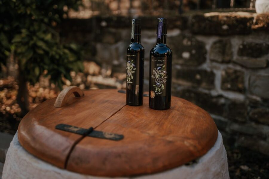 Olive Oil Tasting a Journey of Flavors and Aromas - The farm shop and the value of a short visit