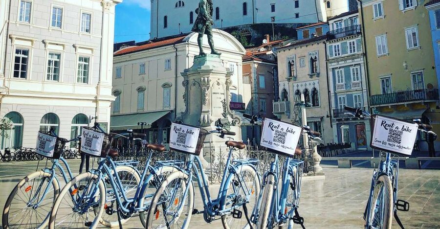 Piran: Bike Rental with Map, Helmet, Water bottle and Lock - Riding the Parenzana from Piran toward Portorož