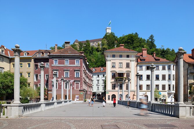 Private 3 hours walking Guided Immersion tour through Ljubljana - Mestni Trg and the town hall
