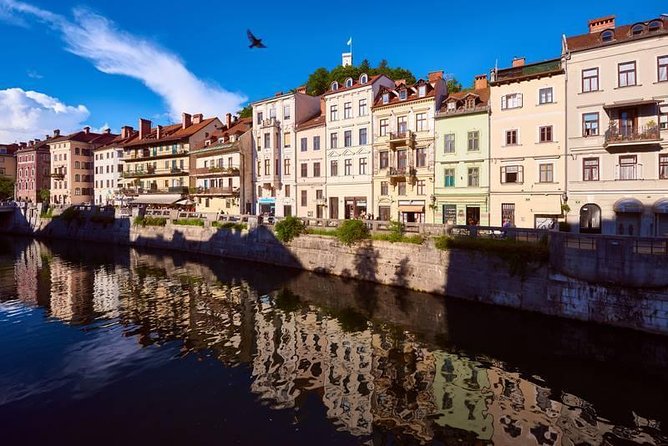 Private city tour of Ljubljana. 4 hours with a friendly and fun local guide. - Republic Square and Slovenia’s modern story