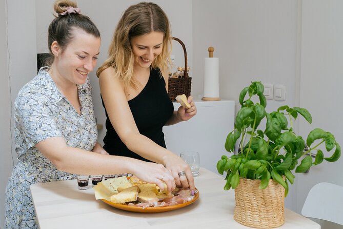 sLOVEnian Strukelj Traditional Cooking Class - A warm start with snacks and local drinks