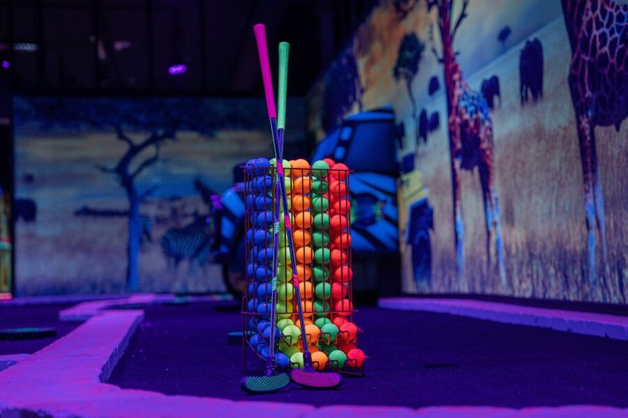 Woop! Glow golf: Ljubljana Btc City - A world tour in four neon rooms